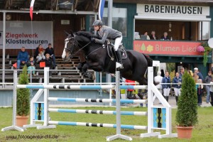 Julia Maier mit Darina. !. Platz M-Springen Babenhausen 2014